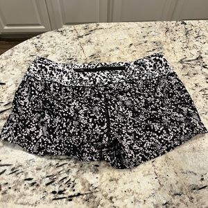 lululemon speed up low-rise lined short black and white size 6